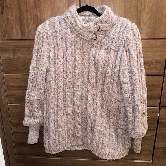 Sweaters - Ultra Chunky Cable knit Cardigan